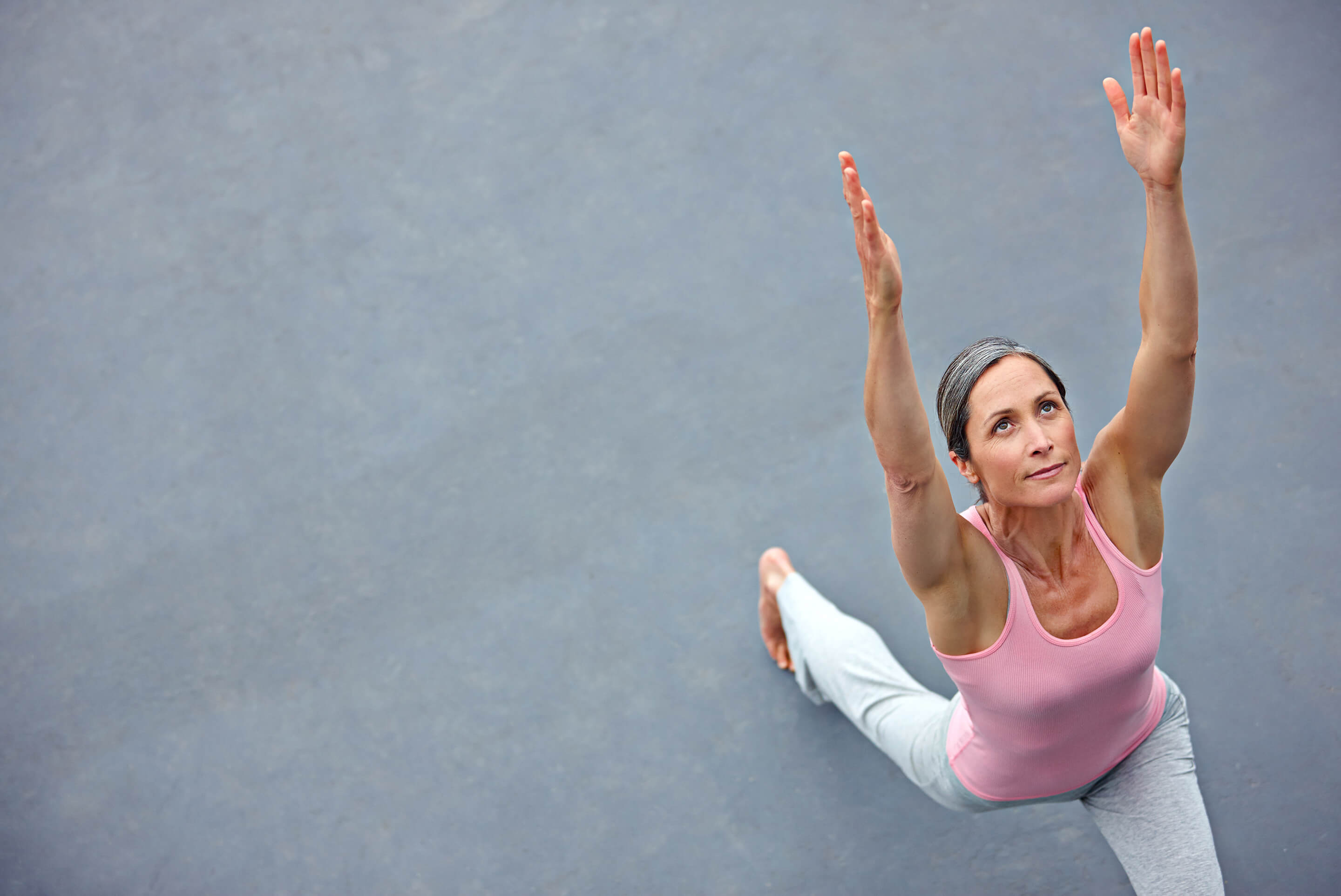 femme faisant du yoga