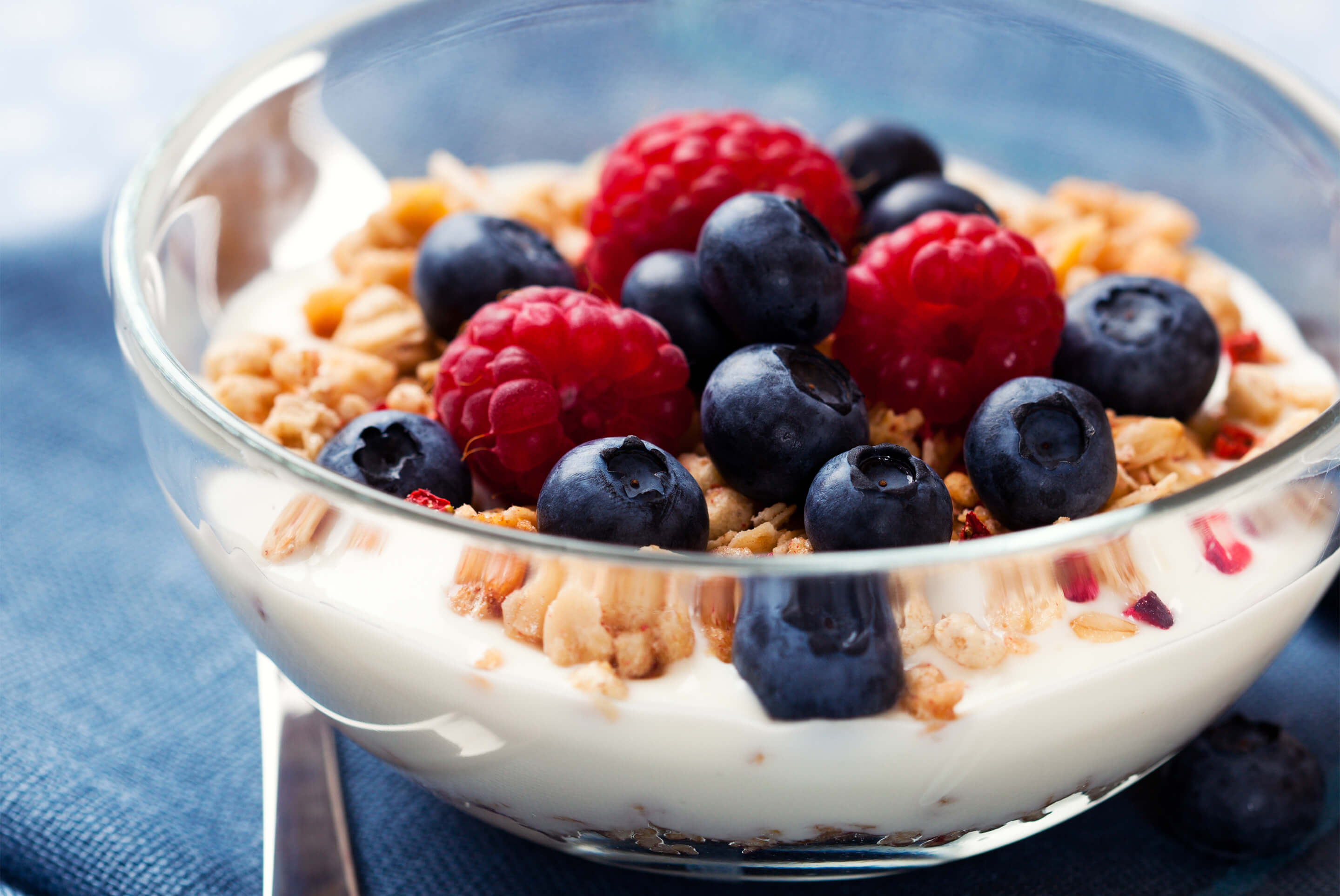 bol de yoghourt et fruits rouges