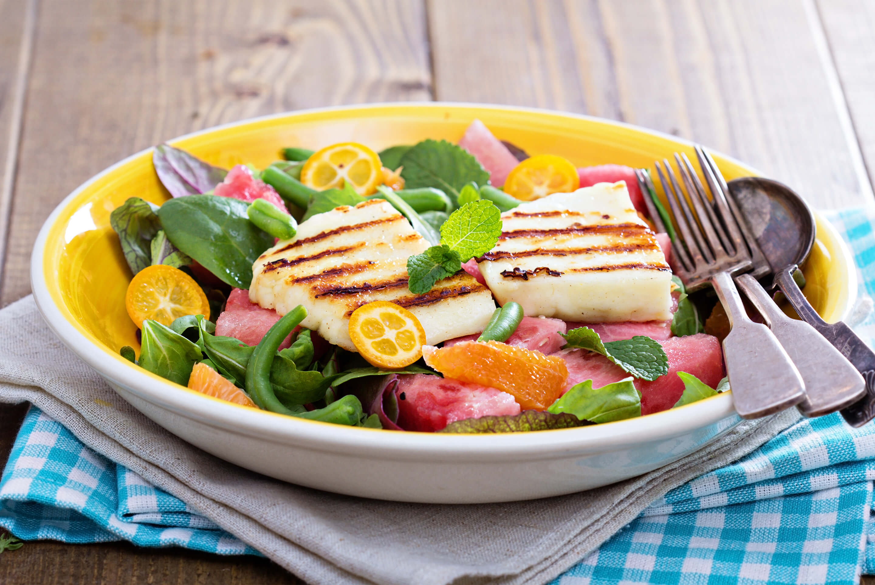 assiette de salade et poulet