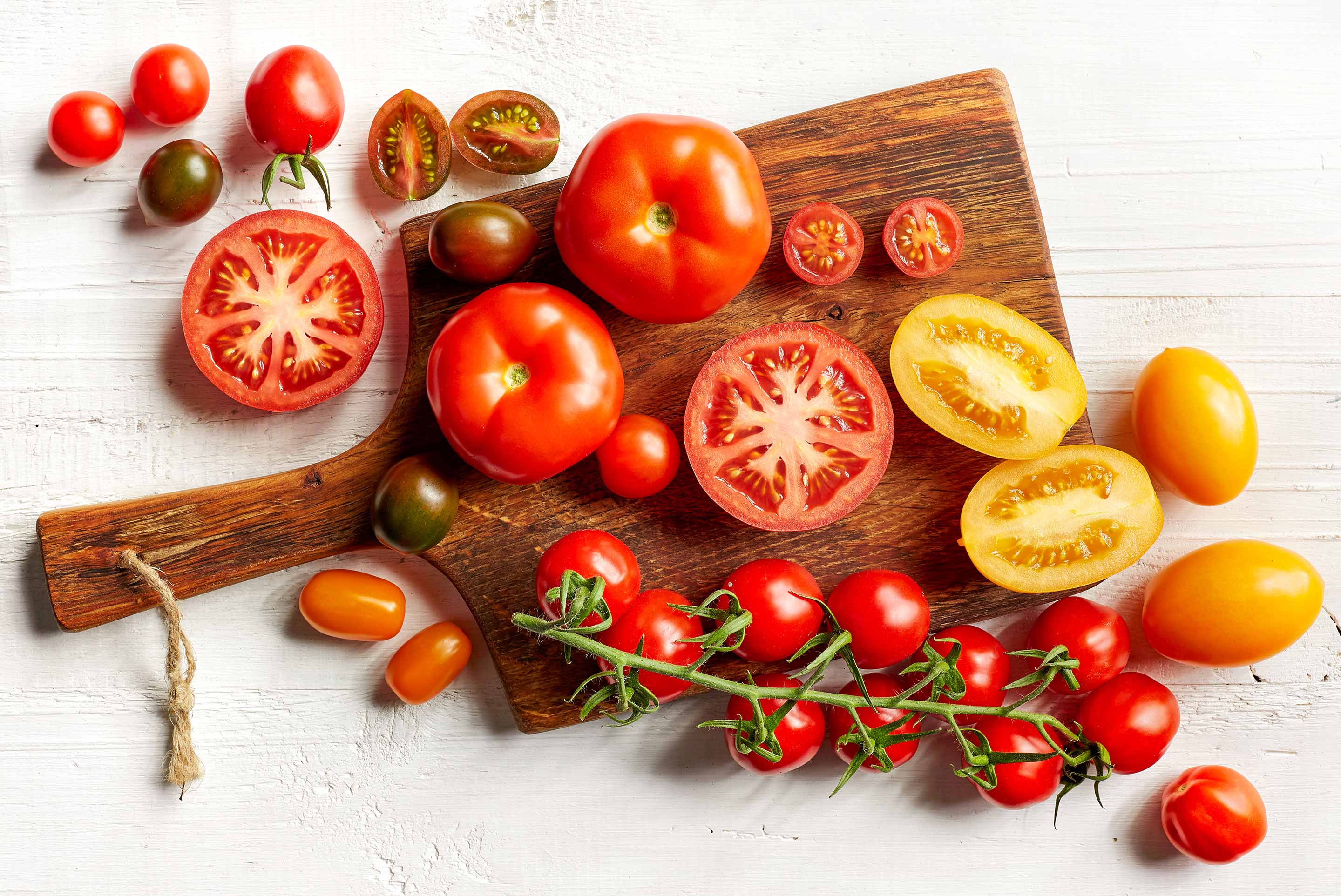 tomates et planche à découper