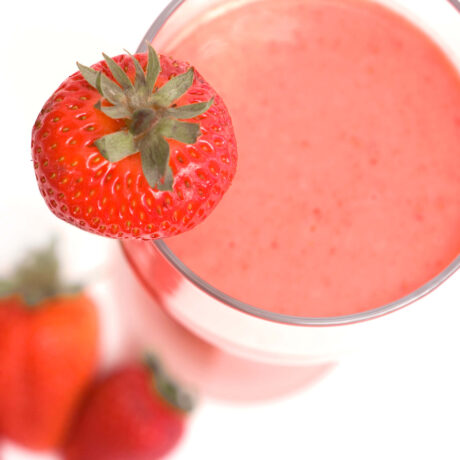 lait frappé aux fraise dans un verre