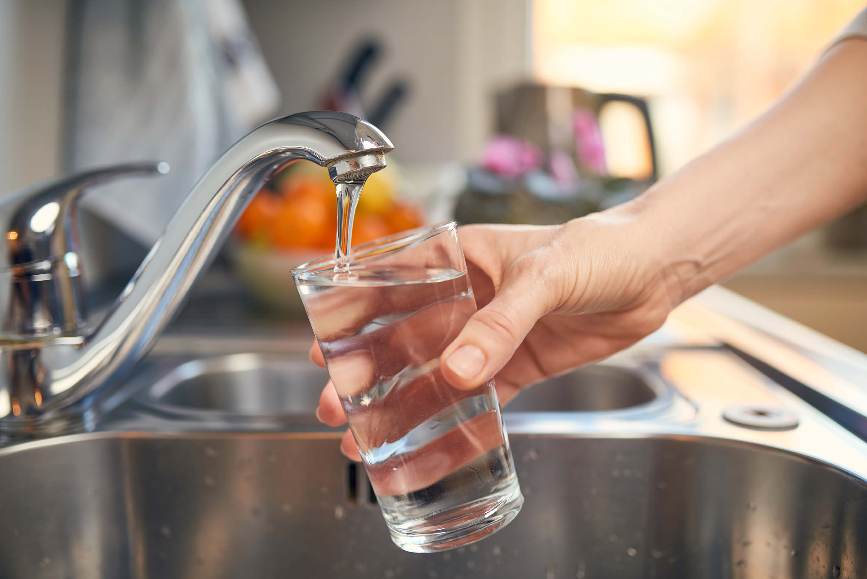 verre d'eau et robinet