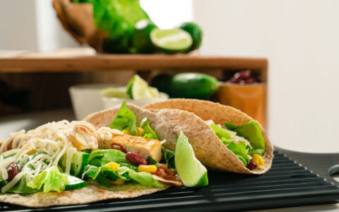 tacos végétariens sur une plaque