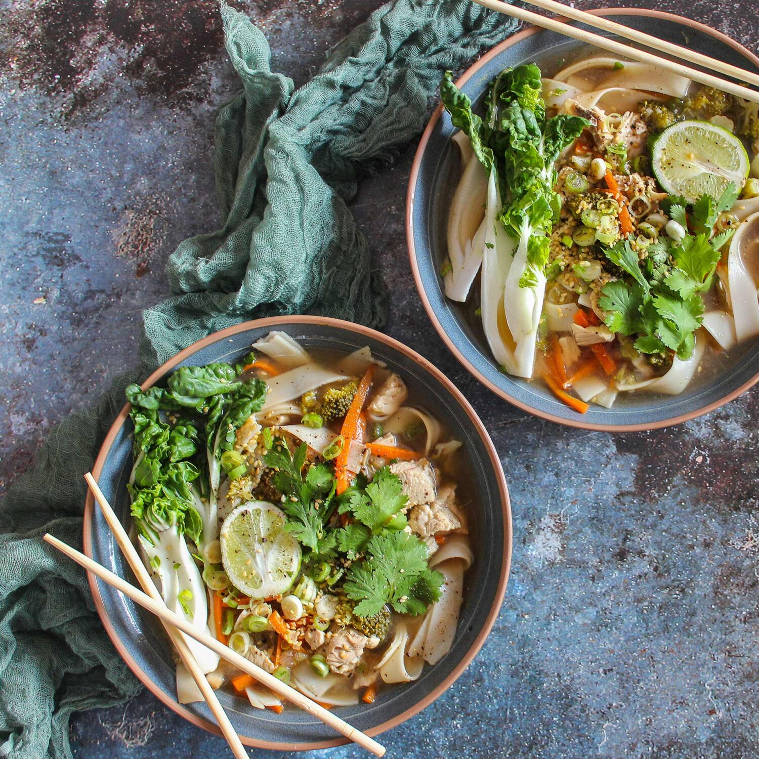 Soupe poulet et nouilles à l’asiatique