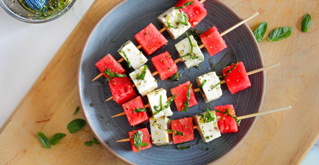 Brochettes de halloumi et de melon d’eau grillés