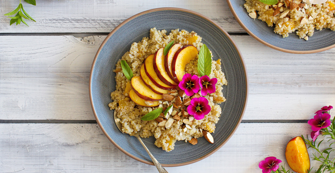 Bol déjeuner quinoa à la pêche t cardamome