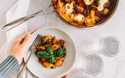 Gnocchis aux bocconcinis, épinards et tomates cerises