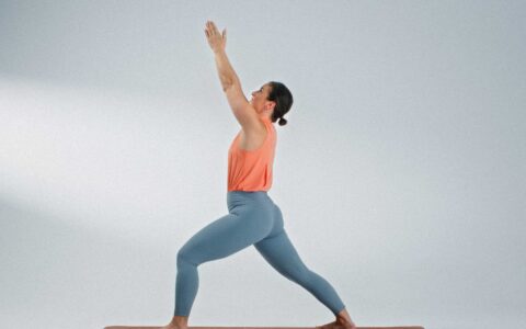 femme en pose de yoga